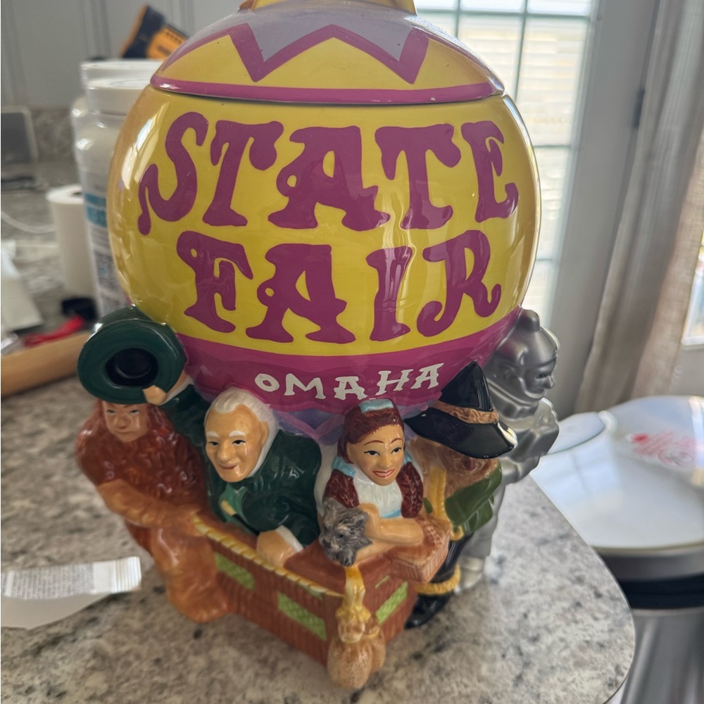 1999 Wizard of OZ State Fair Omaha Ceramic Cookie Jar